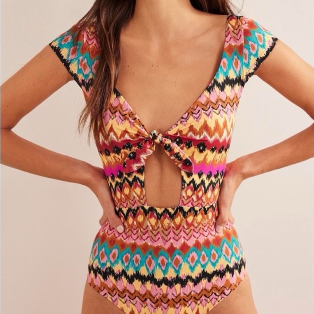 Boden One PIece Swimsuit Swim Size 10 Padded Bra Fully Lined Aztec Graphic